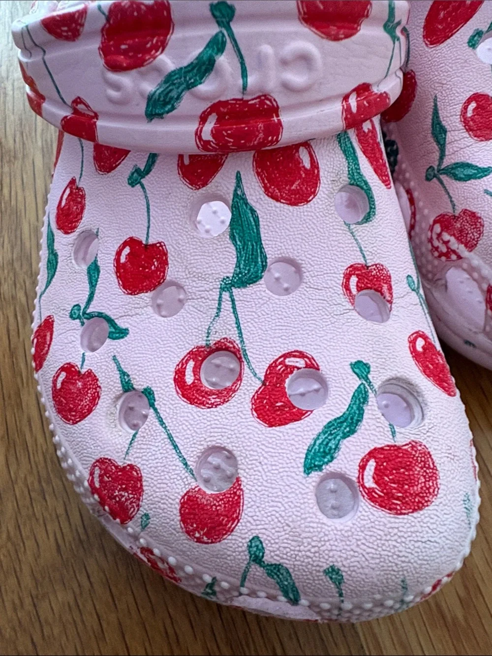 CROCS adorable pink